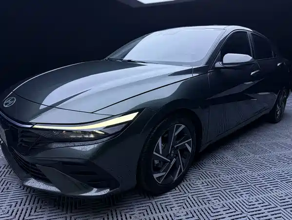 Hyundai Elantra 2025