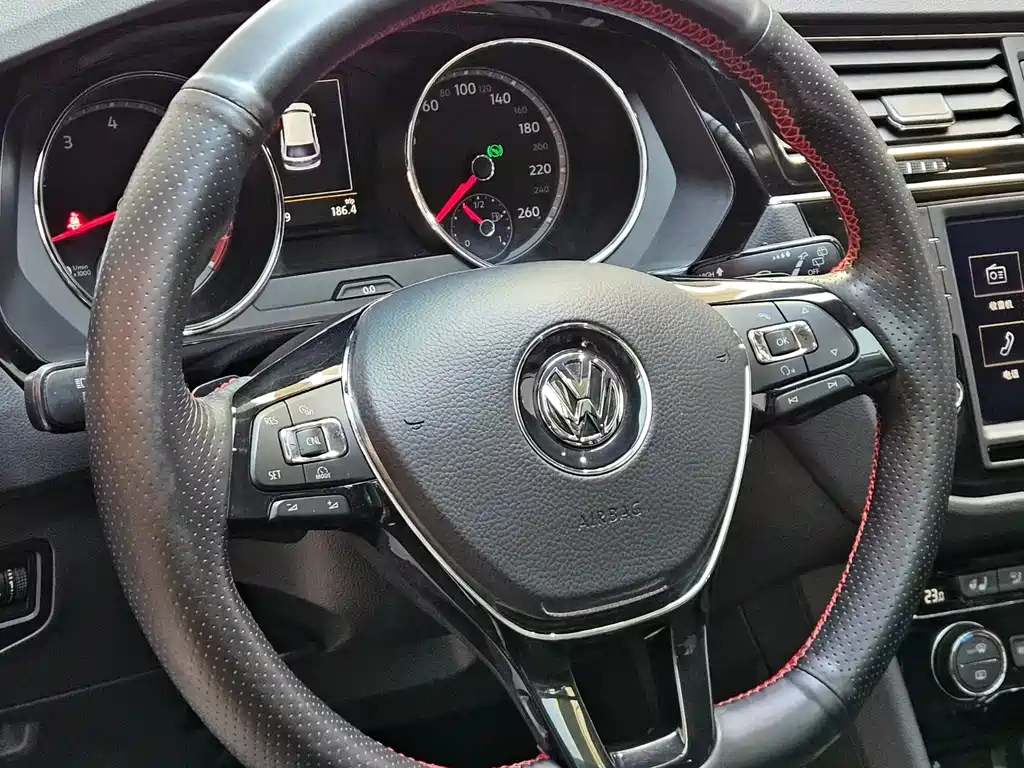 Volkswagen Tiguan L 2017 — фото 4