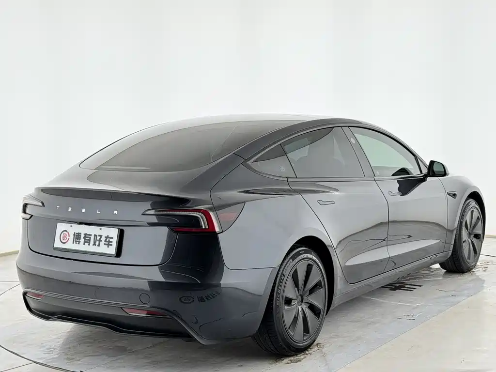 Tesla Model 3 2024