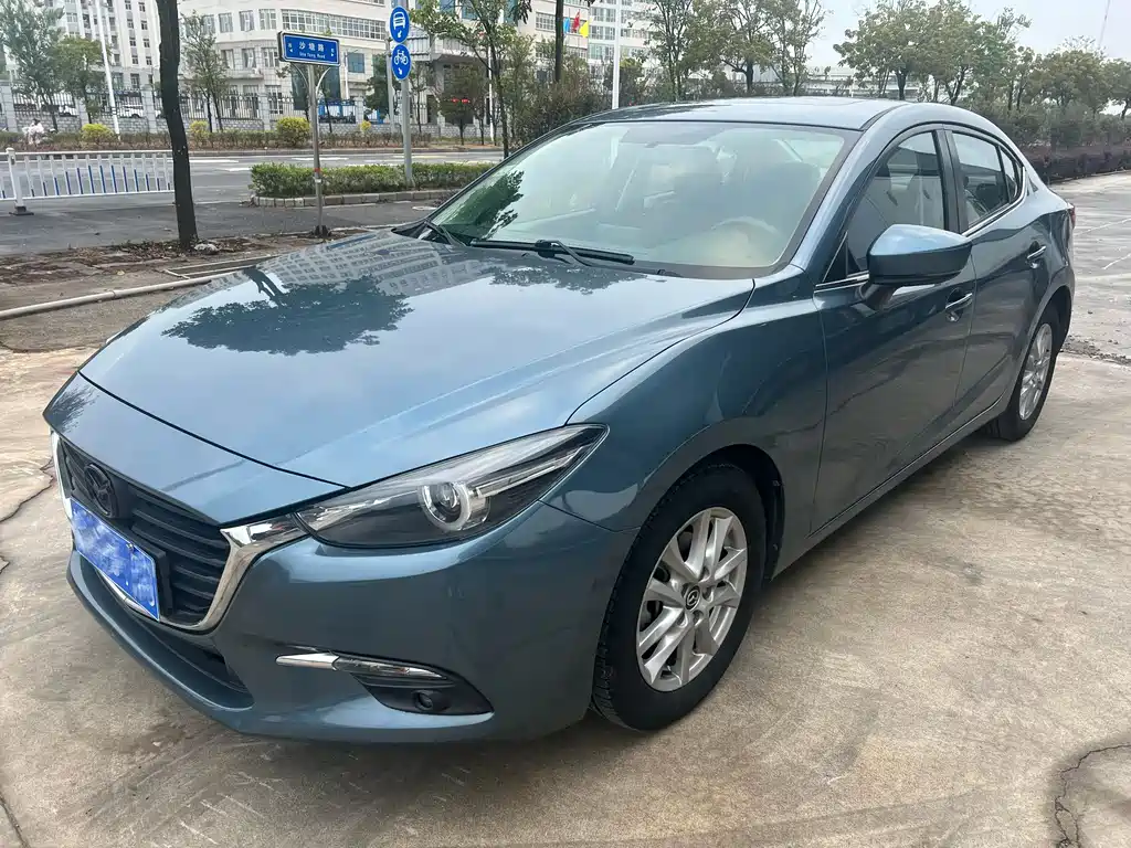 Mazda 3 Axela 2018 — фото 1