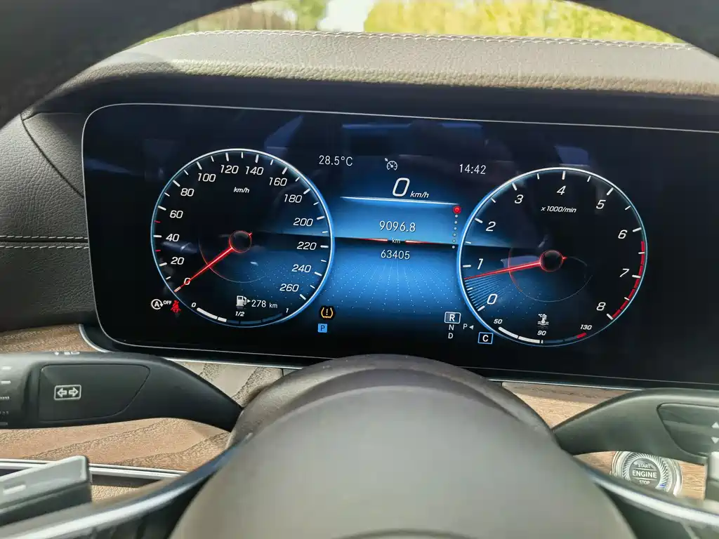 Mercedes-Benz E-Class 2022 — фото 16