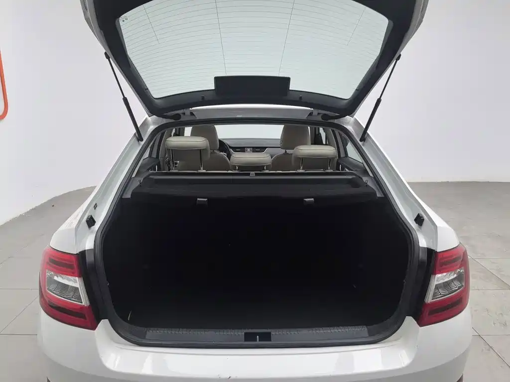 Skoda Octavia 2015 — фото 16