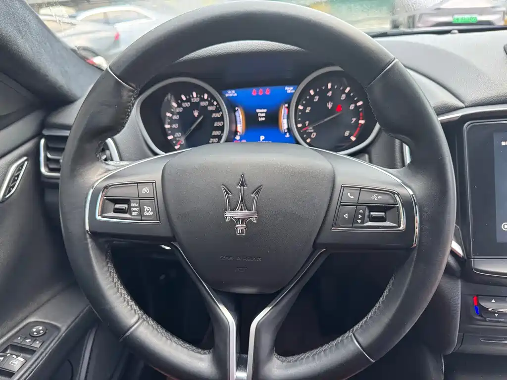 Maserati Ghibli 2018 — фото 9