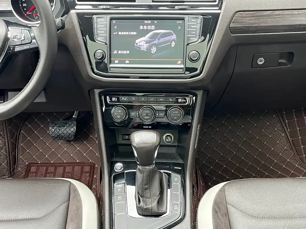 Volkswagen Tiguan L 2018 — фото 12