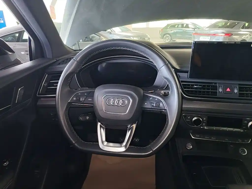 Audi Q5L 2023 — фото 17