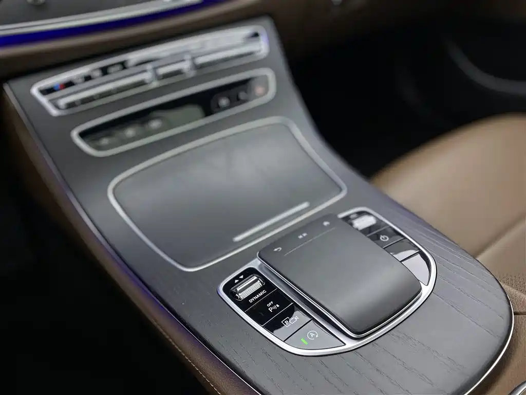 Mercedes-Benz E-Class 2020 — фото 20