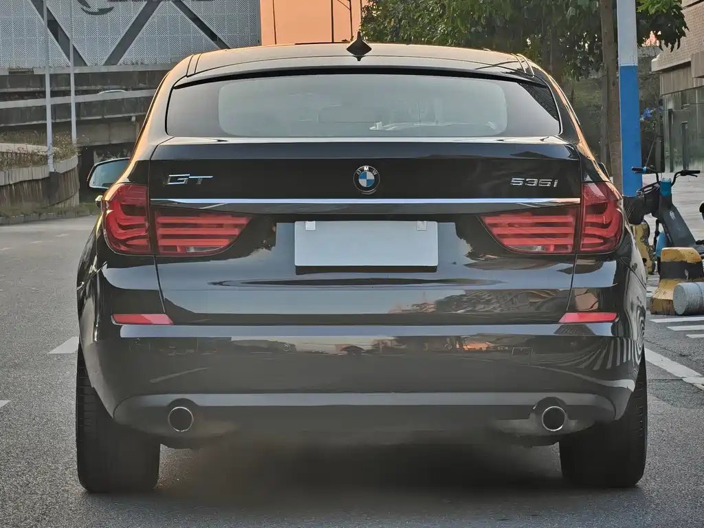 BMW 5 Series GT 2010 — фото 18