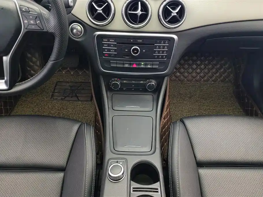 Mercedes-Benz GLA 2016 — фото 16