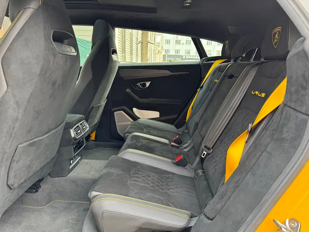 Lamborghini Urus 2023 — фото 11