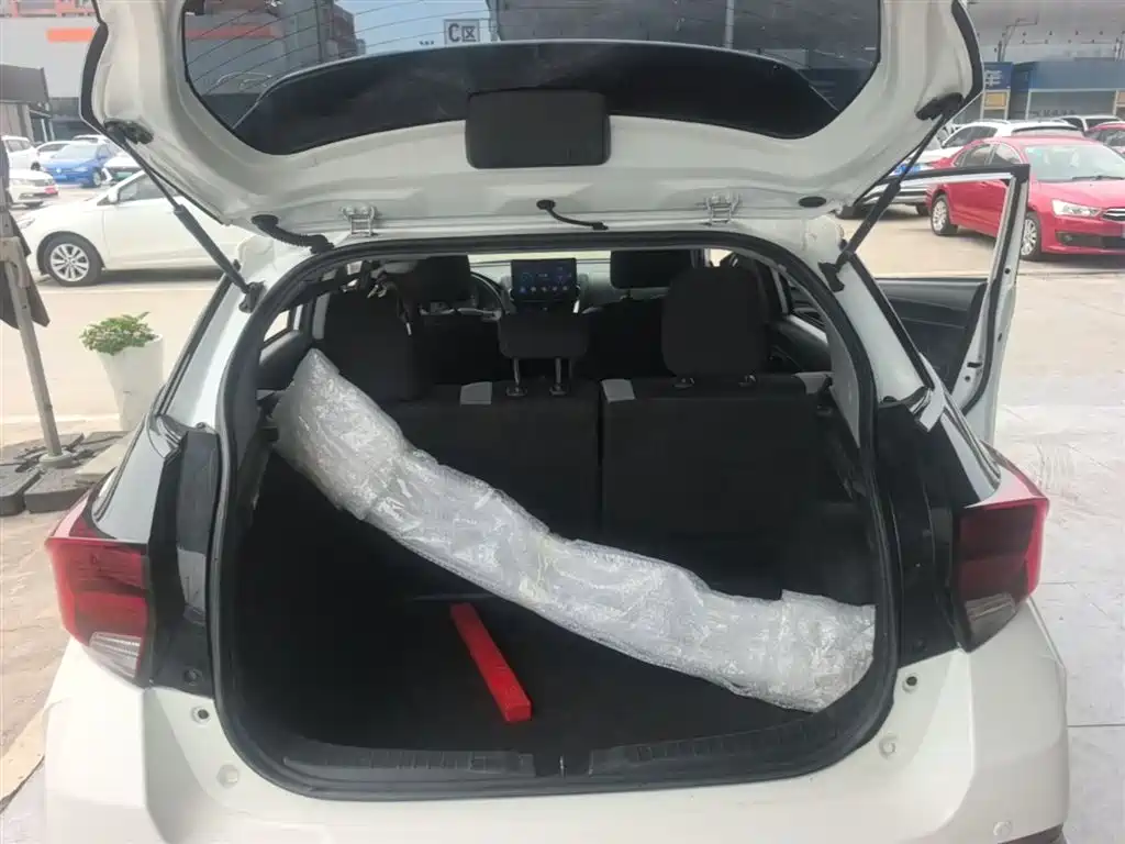 Toyota Yaris L 2020 — фото 19