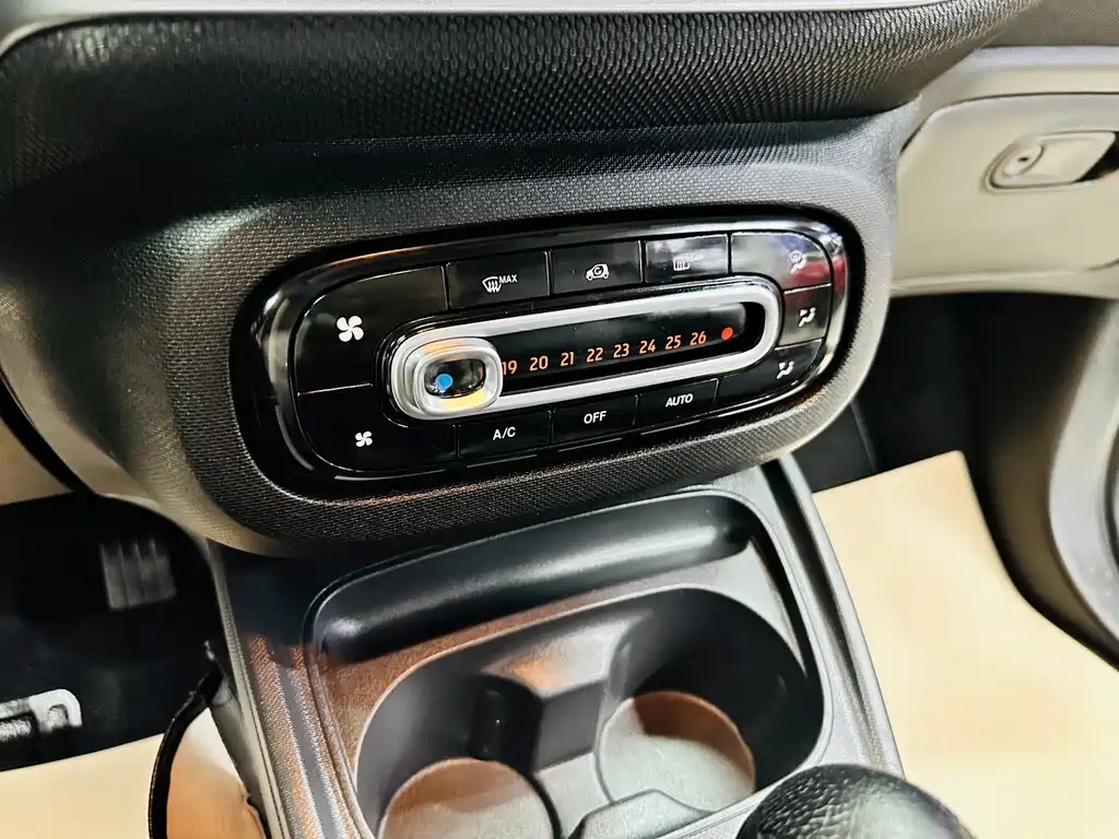 smart fortwo 2018 — фото 31