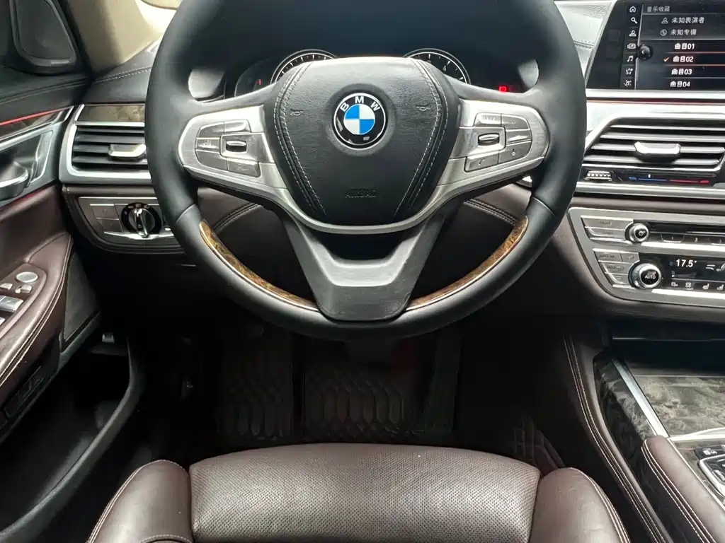 BMW 7 Series 2017 — фото 16