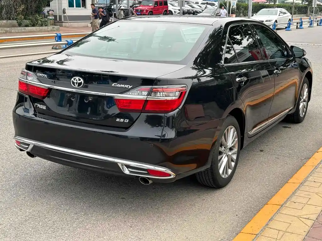 Toyota Camry 2017 — фото 13