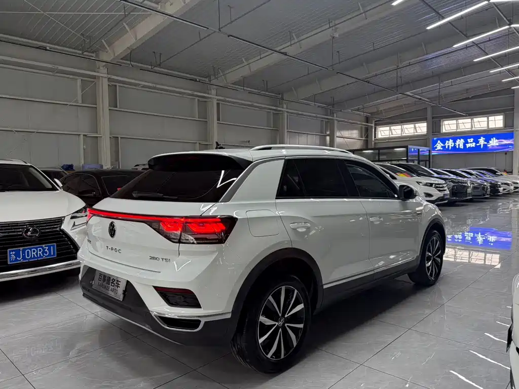 Volkswagen T-Roc 2023 — фото 9