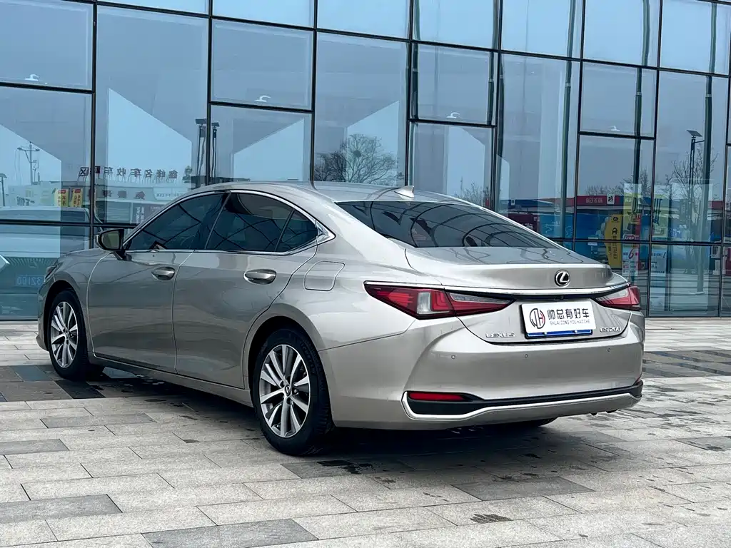 Lexus ES 2018 — фото 4