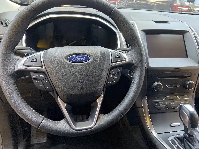 Ford Edge 2019 — фото 15