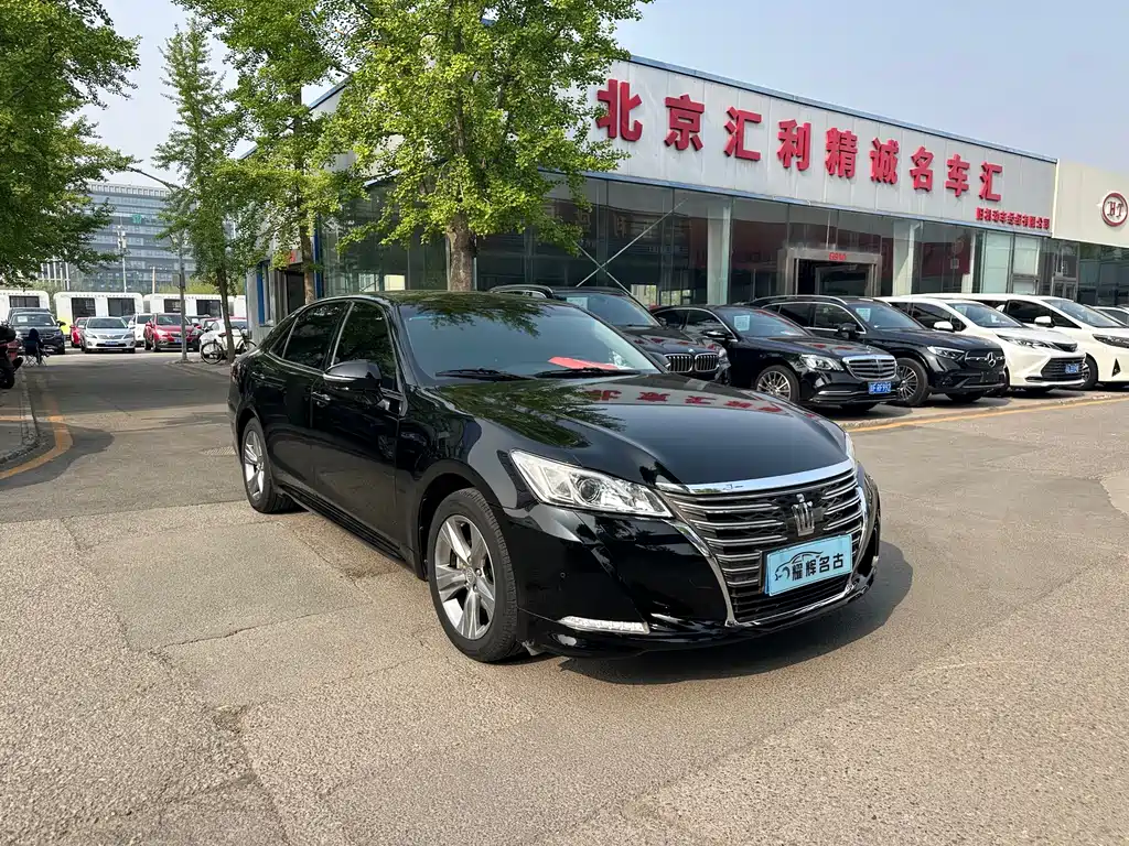 Toyota Crown 2017 — фото 3