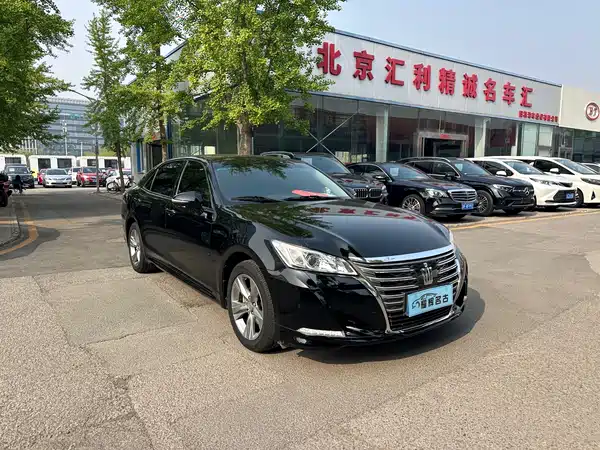 Toyota Crown 2015