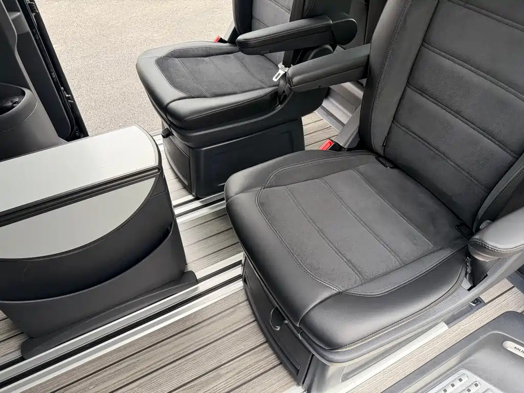 Volkswagen Multivan 2018 — фото 24
