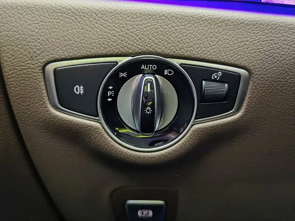 Mercedes-Benz E-Class 2021 — фото 21