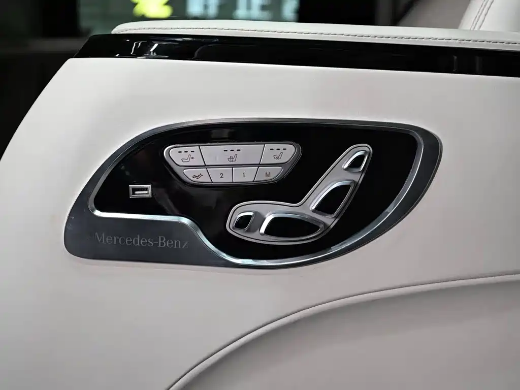 Mercedes-Benz V-Class 2020 — фото 17