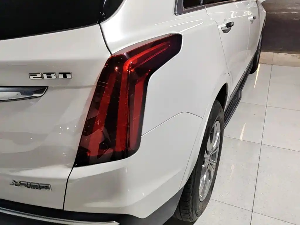 Cadillac XT5 2020 — фото 8