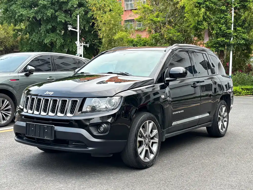 Jeep Compass 2015 — фото 1