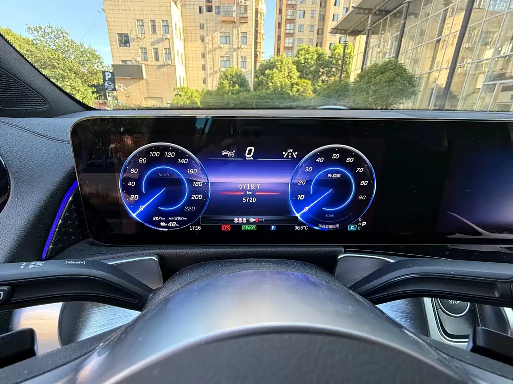Mercedes-Benz EQB 2025