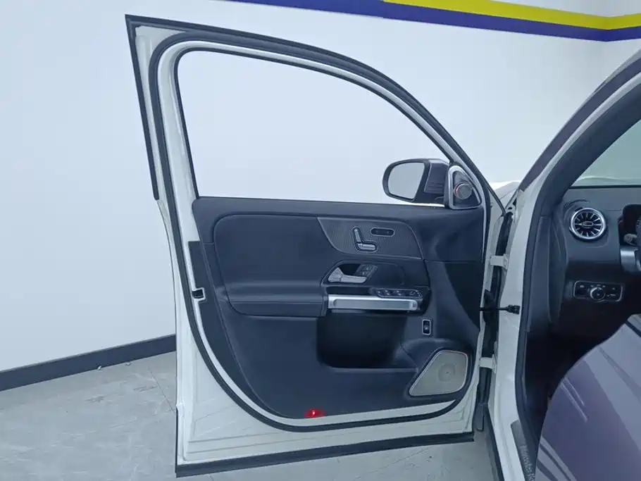 Mercedes-Benz GLB 2021