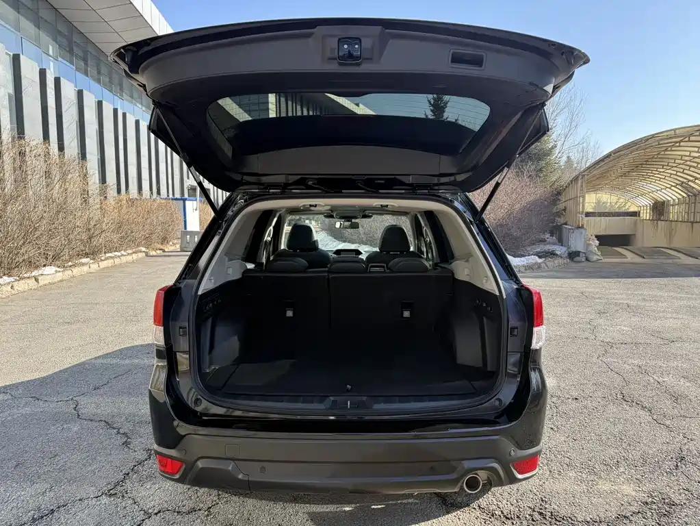 Subaru Forester 2022 — фото 17
