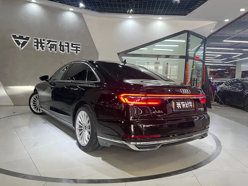 Audi A8 2021 — фото 14
