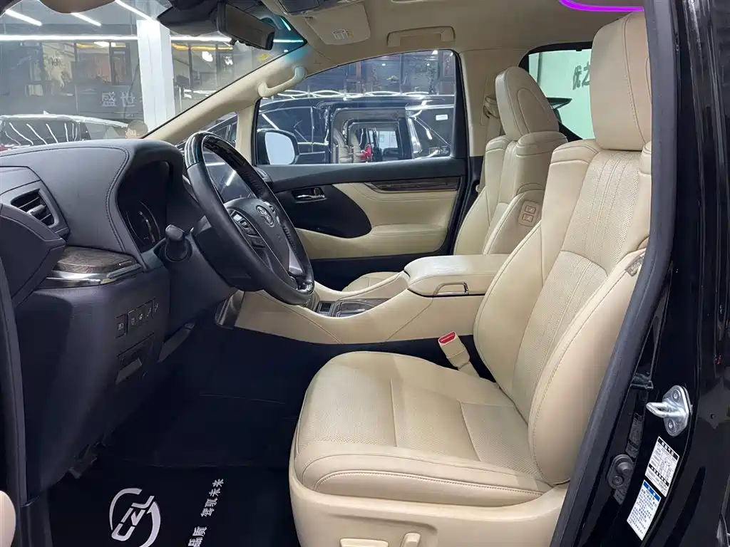 Toyota Alphard 2020 — фото 8