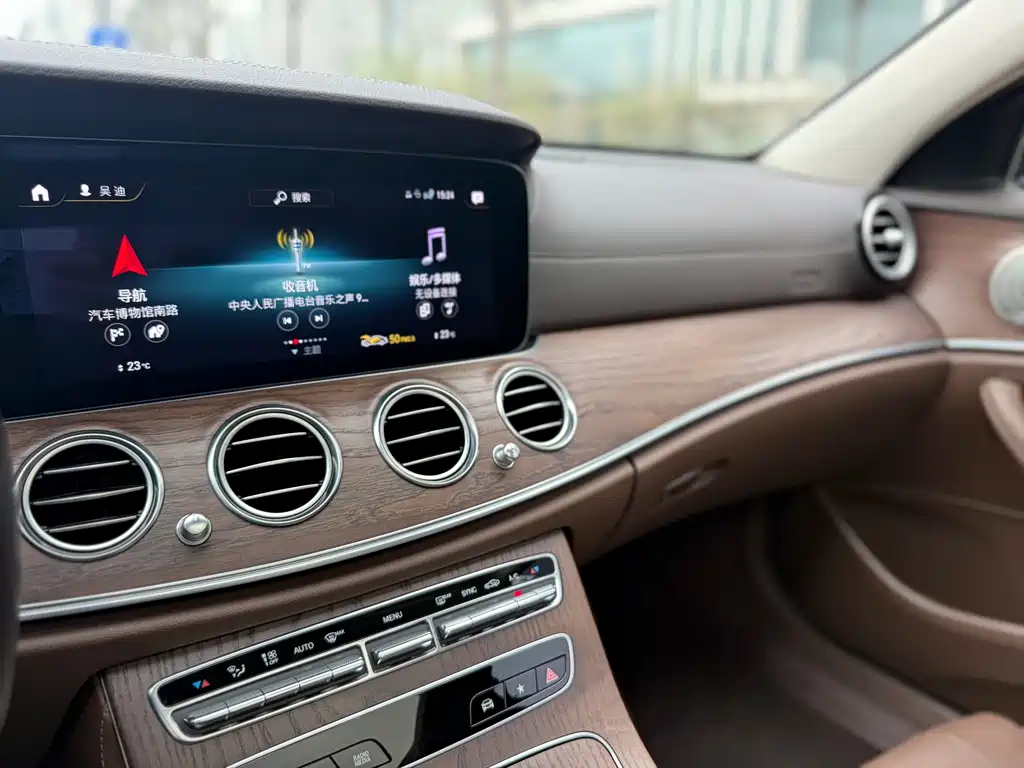 Mercedes-Benz E-Class 2022 — фото 14