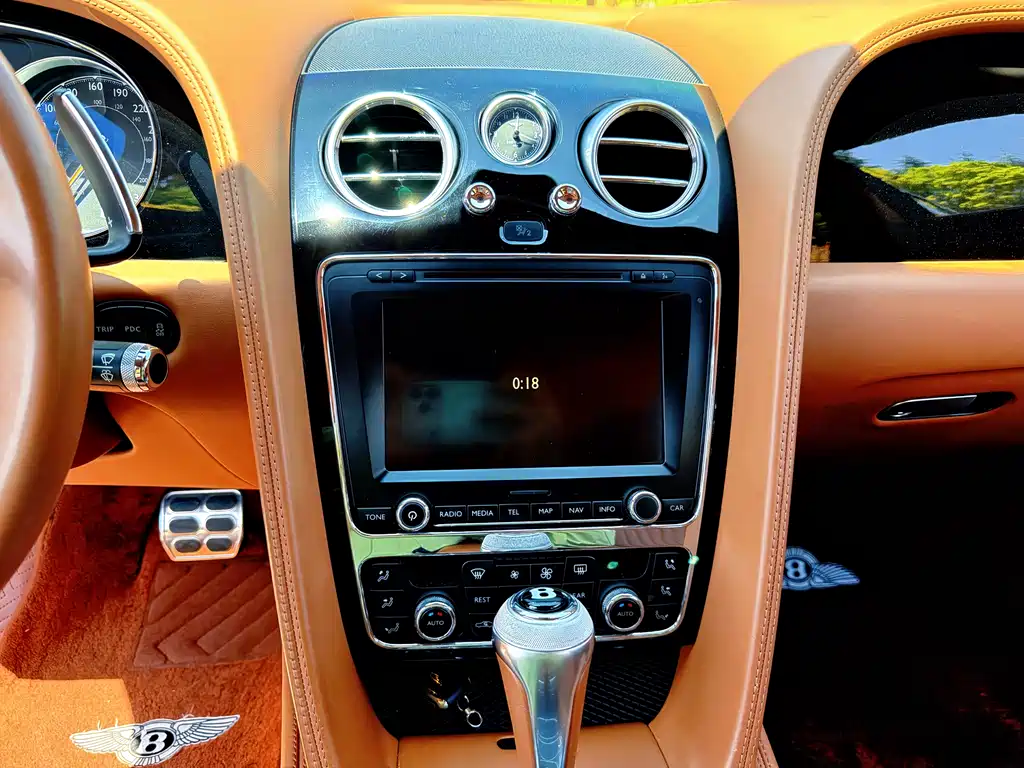 Bentley Flying Spur 2020 — фото 36