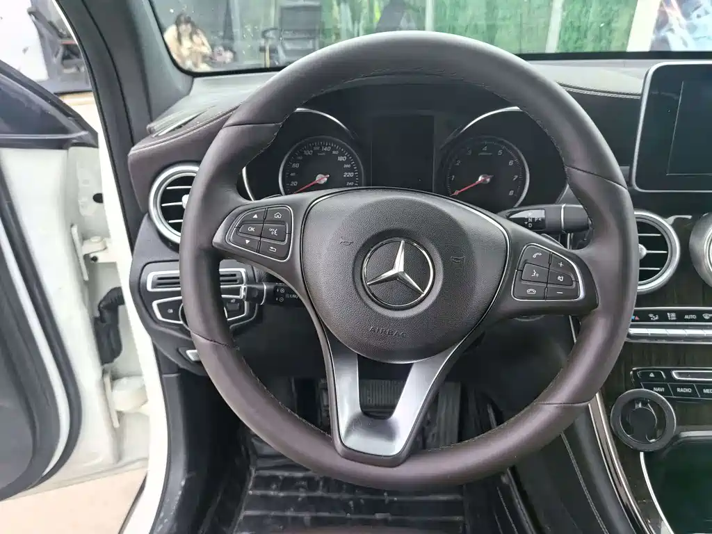 Mercedes-Benz GLC 2018 — фото 21