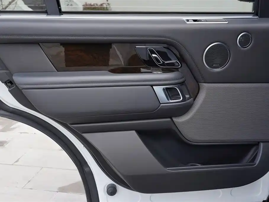 Land Rover Range Rover 2020 — фото 18