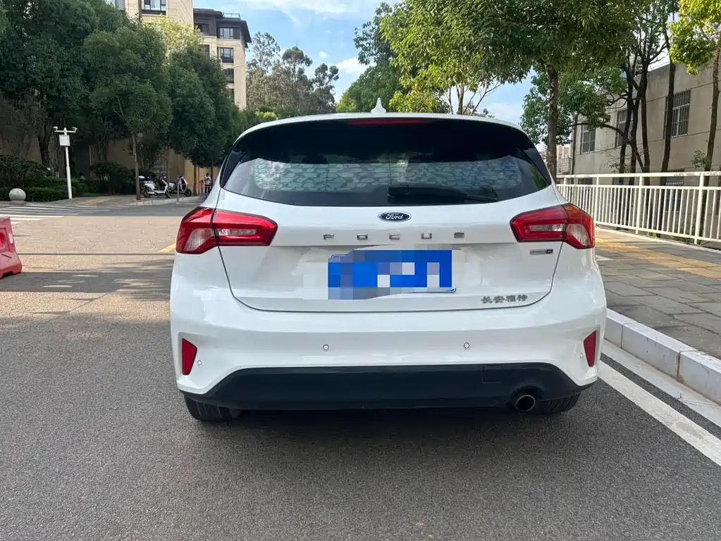 Ford Focus 2019 — фото 11