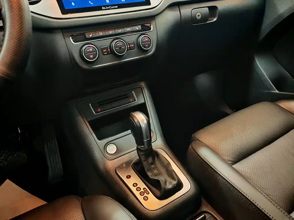 Volkswagen Tiguan 2015 — фото 17