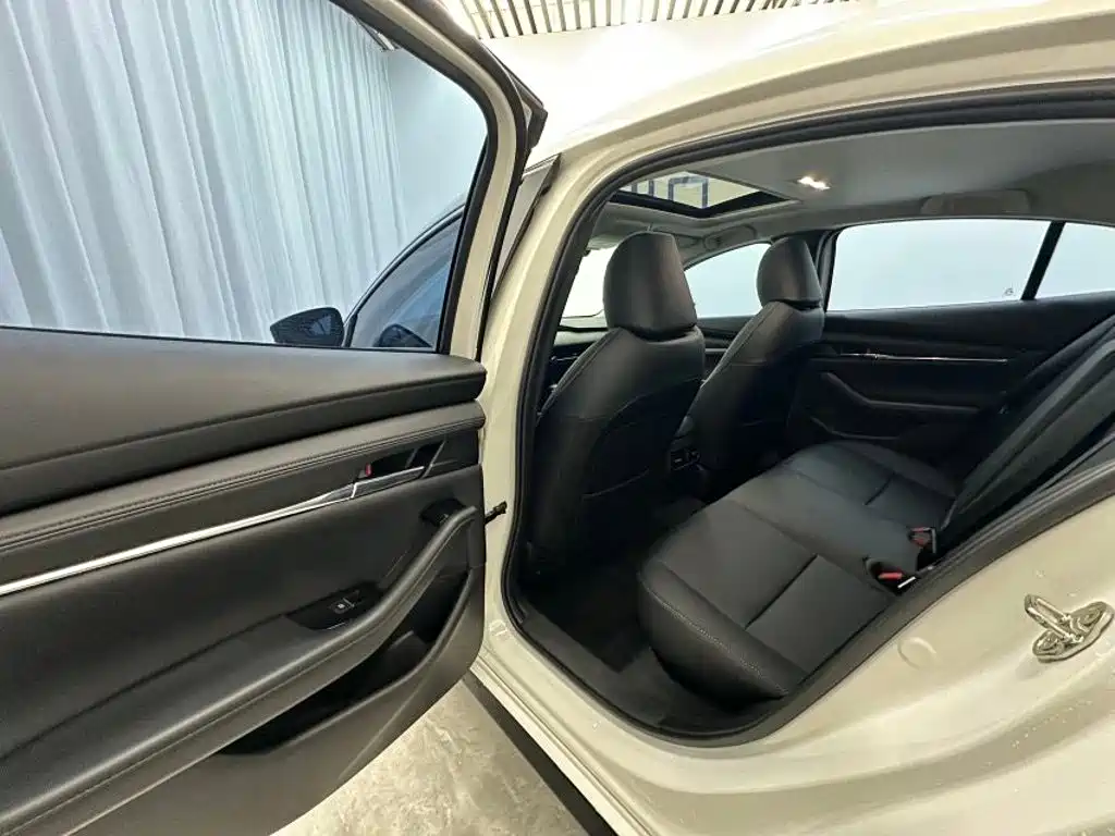 Mazda 3 Axela 2023
