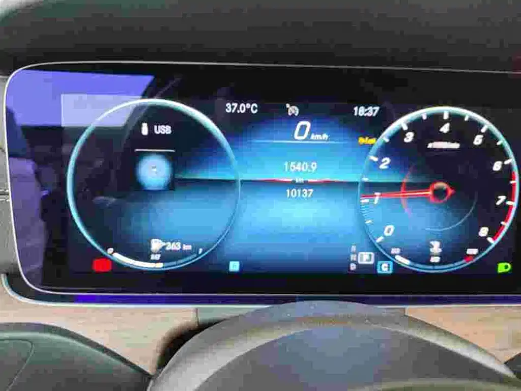 Mercedes-Benz E-Class 2023 — фото 9