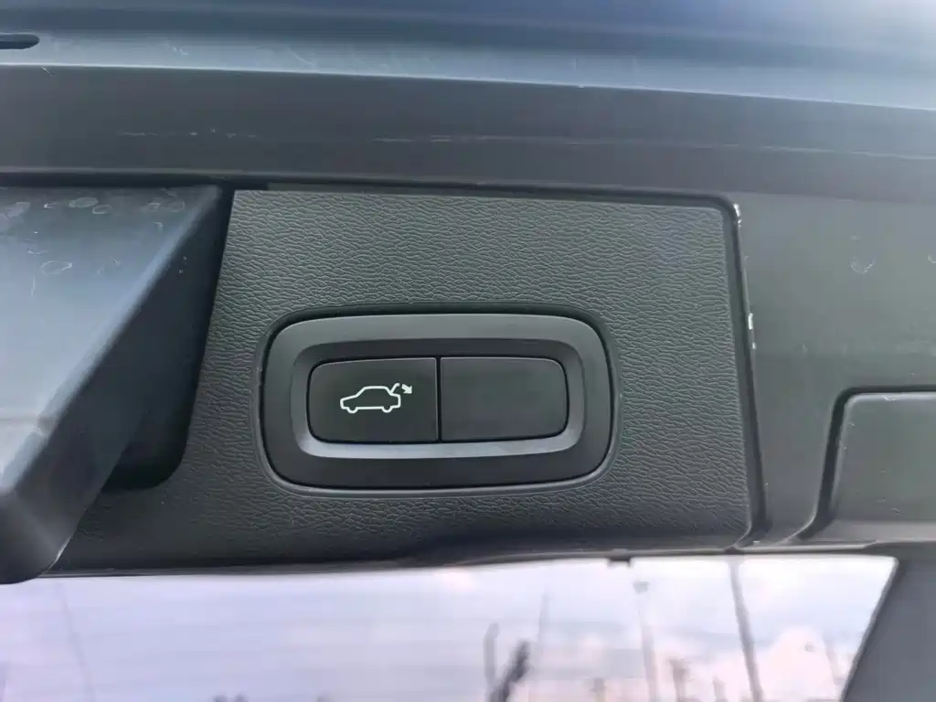 Volvo XC60 2020 — фото 15