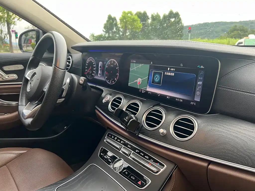 Mercedes-Benz E-Class 2018 — фото 19