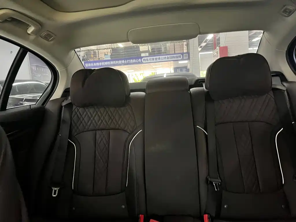 BMW 5 Series 2018 — фото 15
