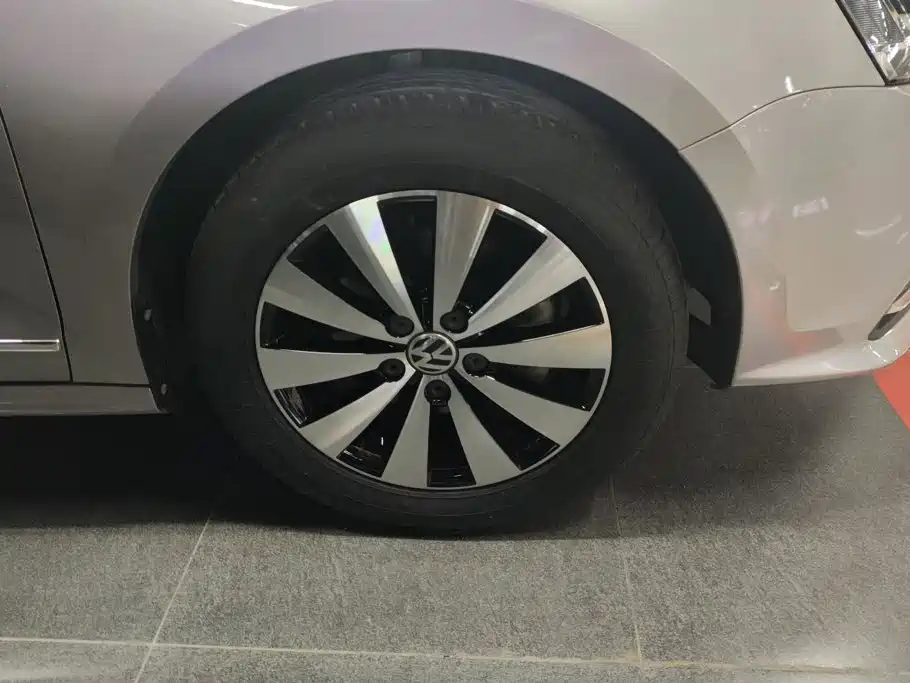 Volkswagen Sagitar 2019