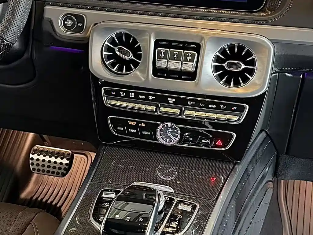 Mercedes-Benz G-Class 2024 — фото 11
