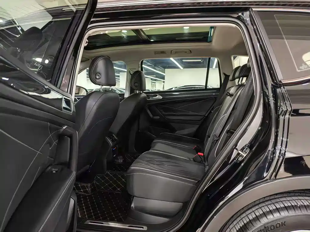 Volkswagen Tiguan L 2023 — фото 6