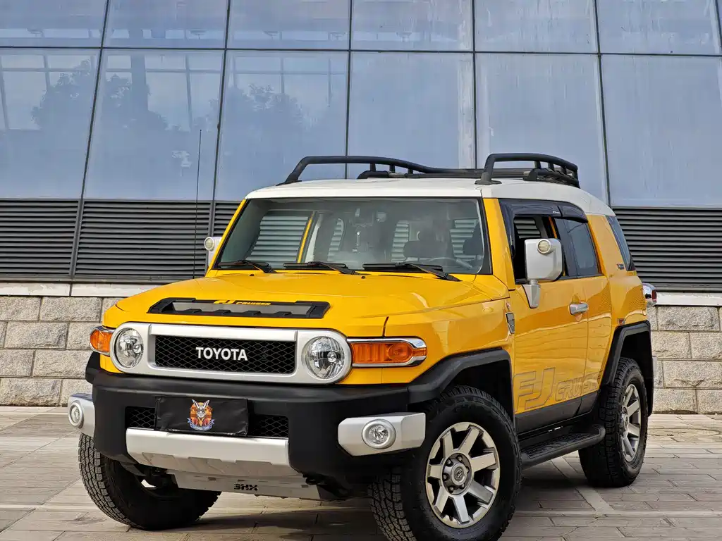 Toyota FJ Cruiser 2020 — фото 1
