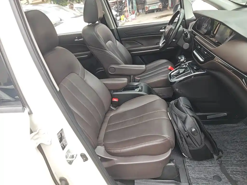 GAC Trumpchi M6 2019 — фото 25