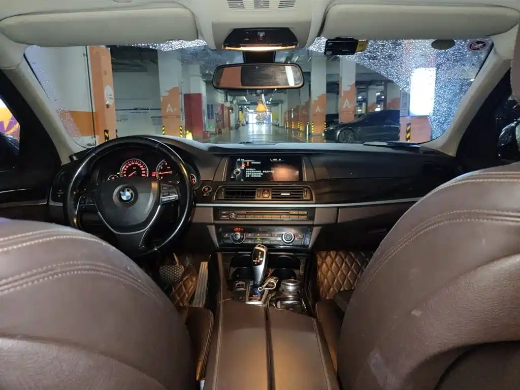 BMW 5 Series 2015 — фото 10