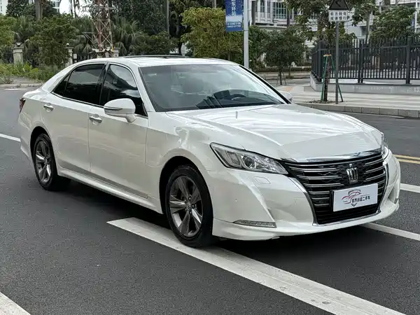 Toyota Crown 2015
